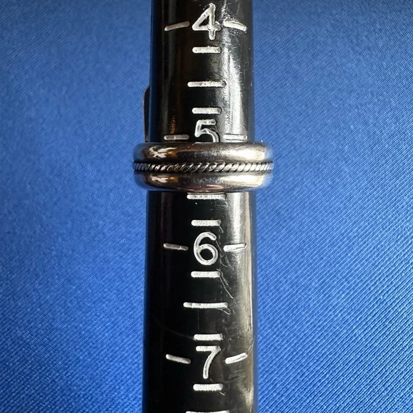 Sterling Silver Ring with Turquoise Stones - Picture 4 of 6